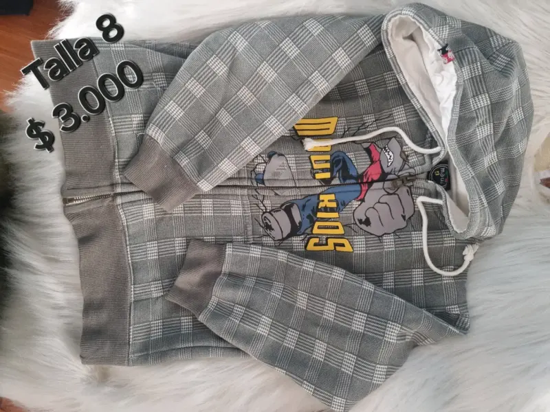 Polerón gris con capucha para niño talla 8