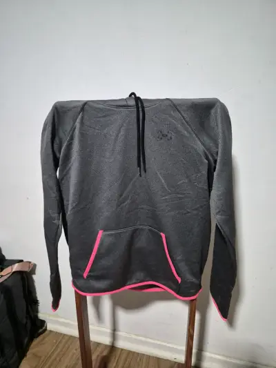 Polerón gris con detalles rosados Under Armour - miniatura 1