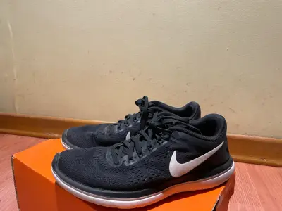 Zapatillas deportivas negras Nike Flex - miniatura 1