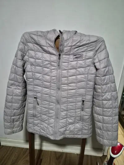 Chaqueta acolchada gris Reebok para mujer - miniatura 1