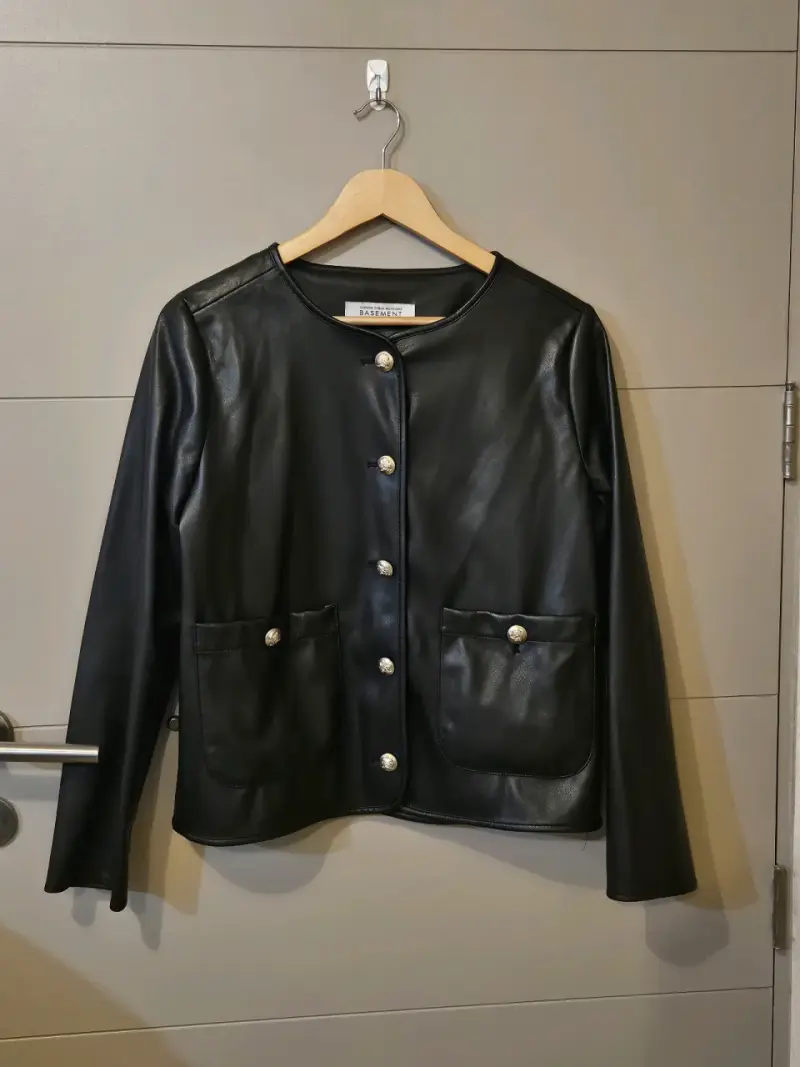 Chaqueta negra M con botones Basement