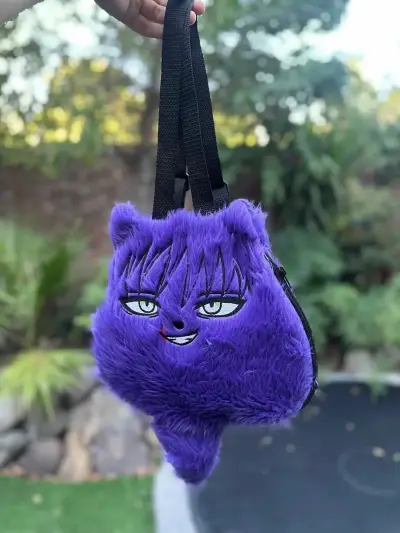 Mochila peluche gato negro con diseño divertido - miniatura 4