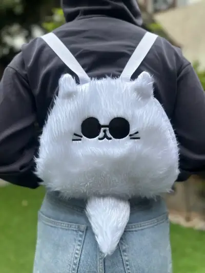 Mochila peluche gato negro con diseño divertido - miniatura 5