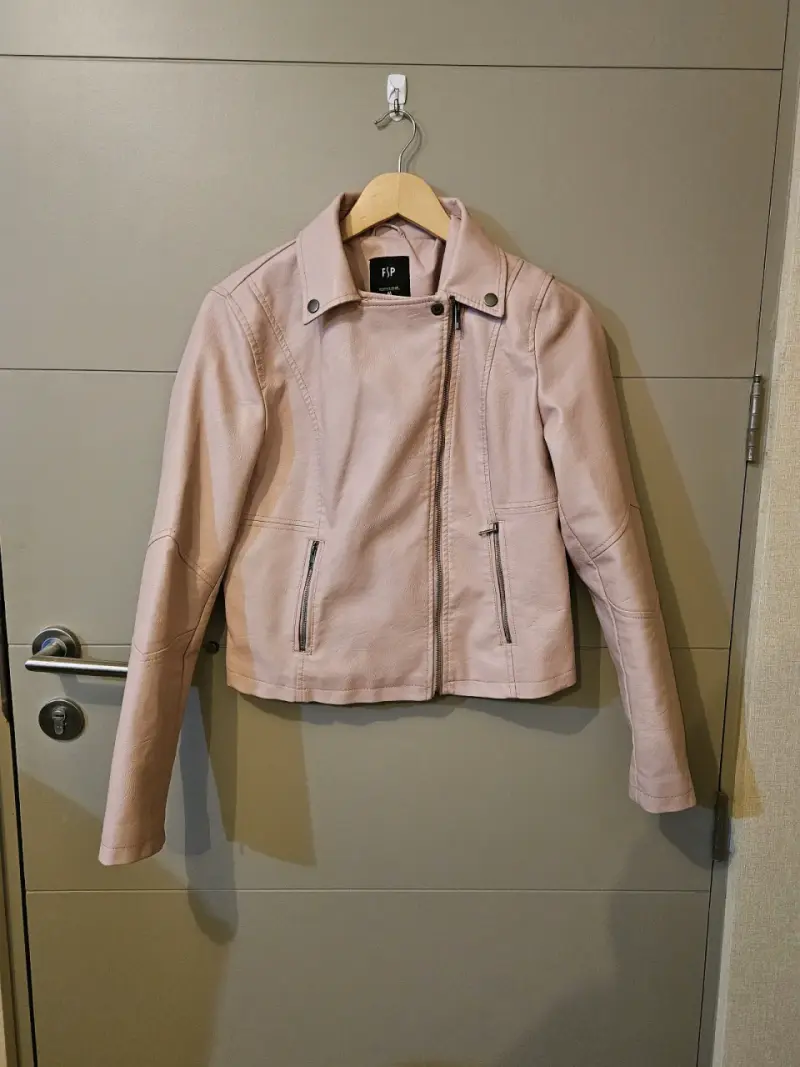 Chaqueta de cuero sintético rosada FSP