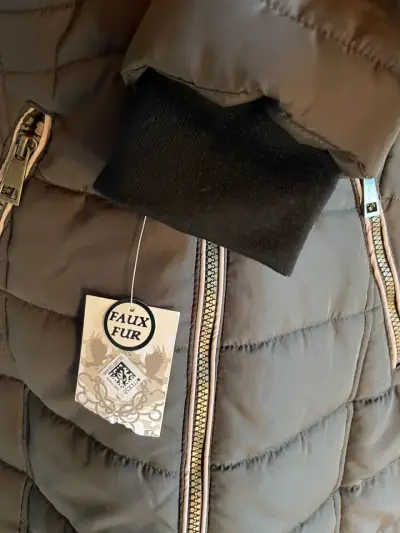 chaqueta acolchado con capucha Maralyn & Me - miniatura 5