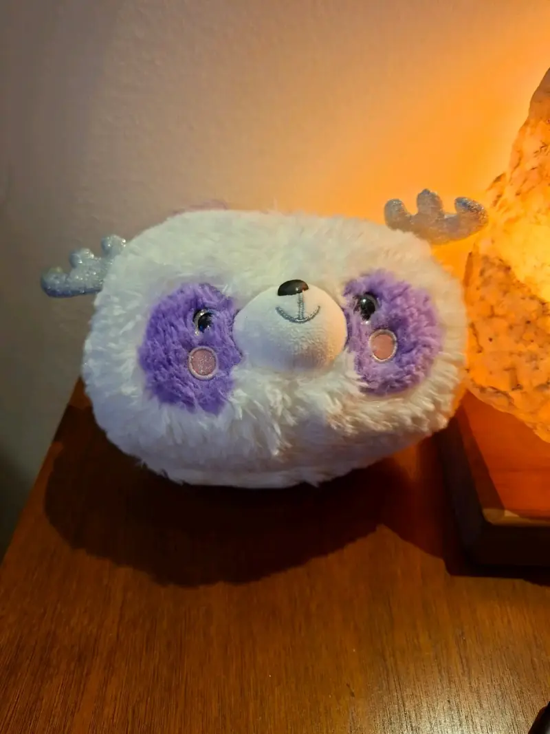 Peluche reversible de reno blanco y morado - 1