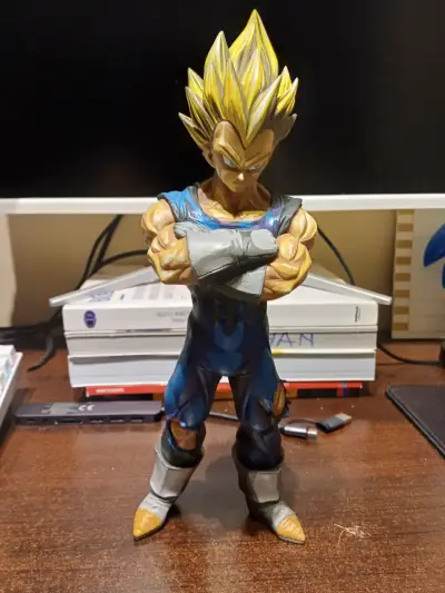 Figura de acción Vegeta Super Saiyajin 30 CM - miniatura 1