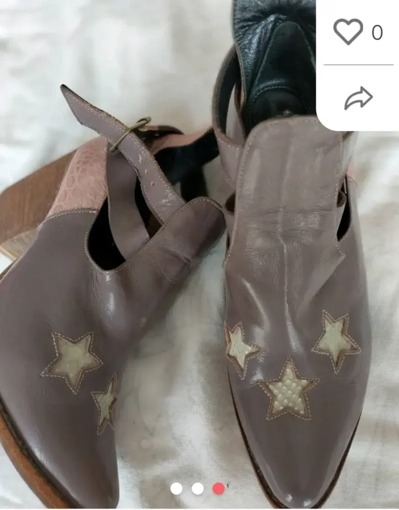 Botines de cuero con estrellas decorativas - 3