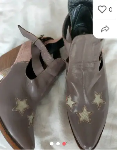 Botines de cuero con estrellas decorativas - miniatura 3