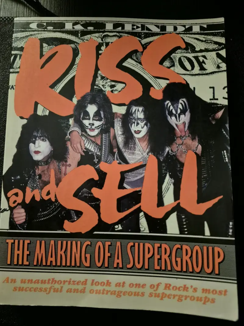 Libro 'Kiss and Sell' sobre la banda Kiss