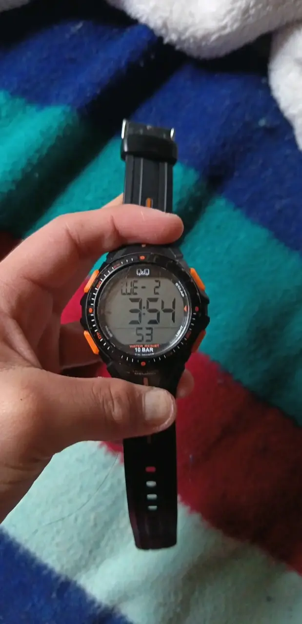 Reloj digital resistente al agua Q&Q - 1