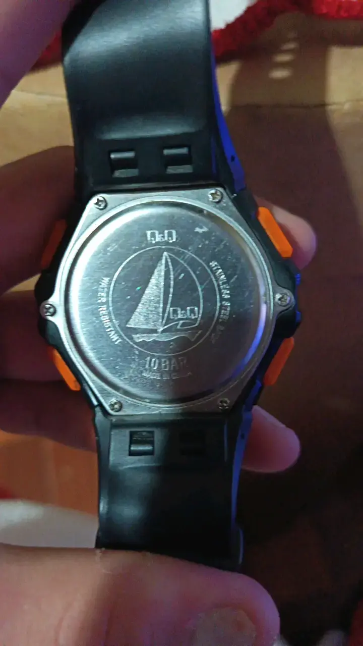 Reloj digital resistente al agua Q&Q - 2