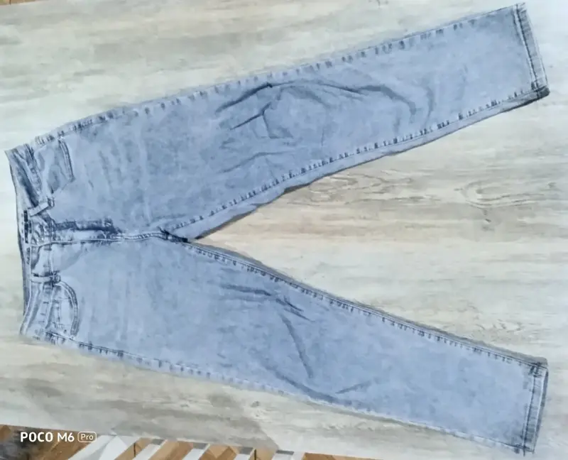 Jeans de mezclilla azul claro para mujer - 2