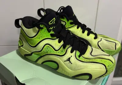 Zapatillas Nike basketball Jordan verdes y negras - miniatura 2