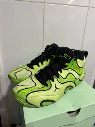 Zapatillas Nike basketball Jordan verdes y negras - miniatura 4