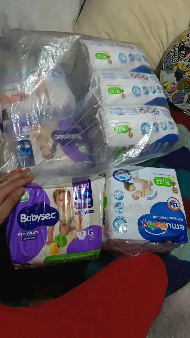 Pañales Babysec Premium y Emubaby Talla M
