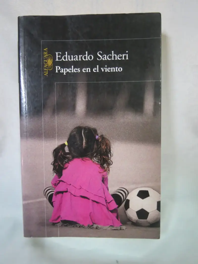 Libro 'Papeles en el viento' de Eduardo Sacheri - 1