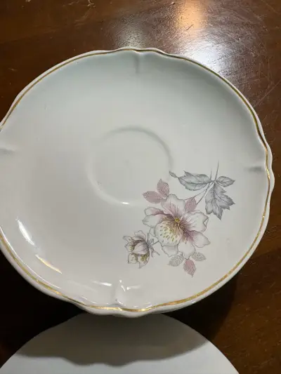 Platos de porcelana con diseño floral Chileware - miniatura 1