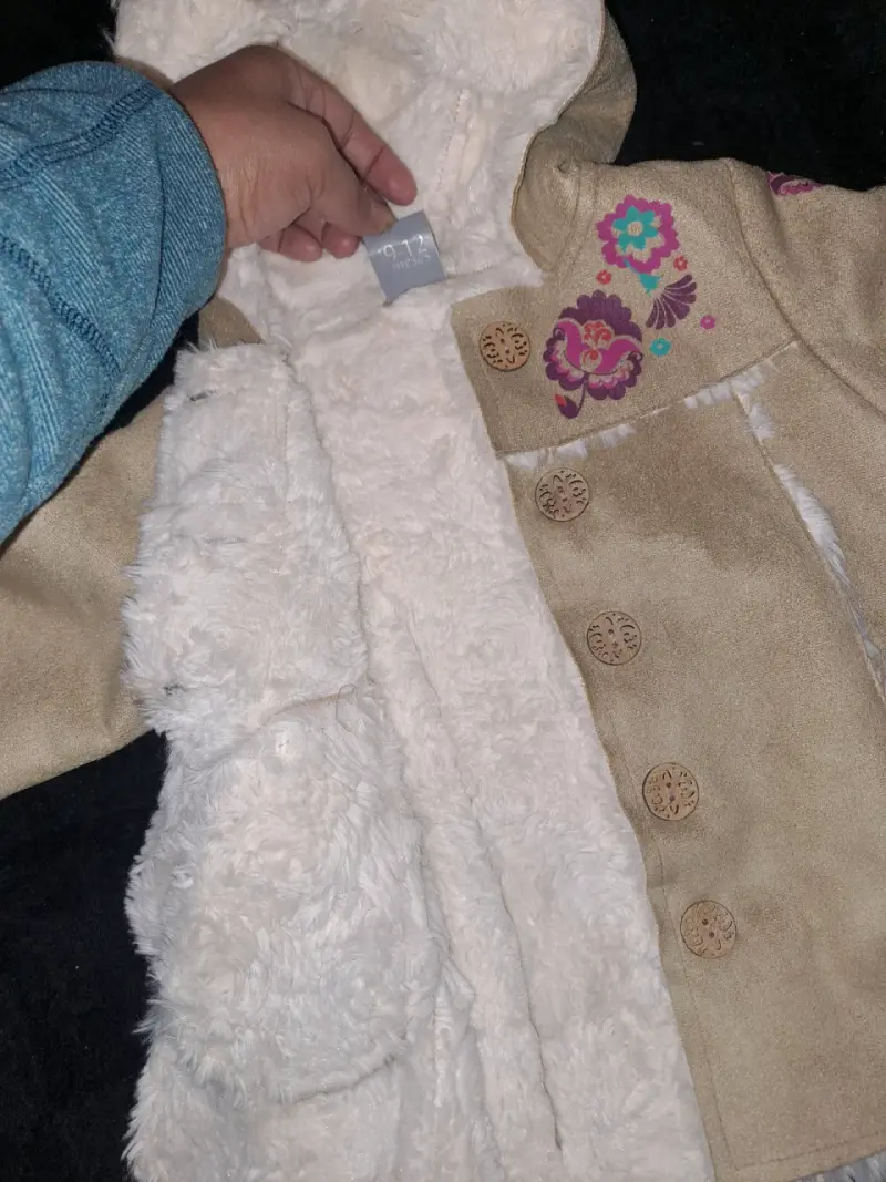 Abrigo de gamuza niña con capucha y bordado floral - 3
