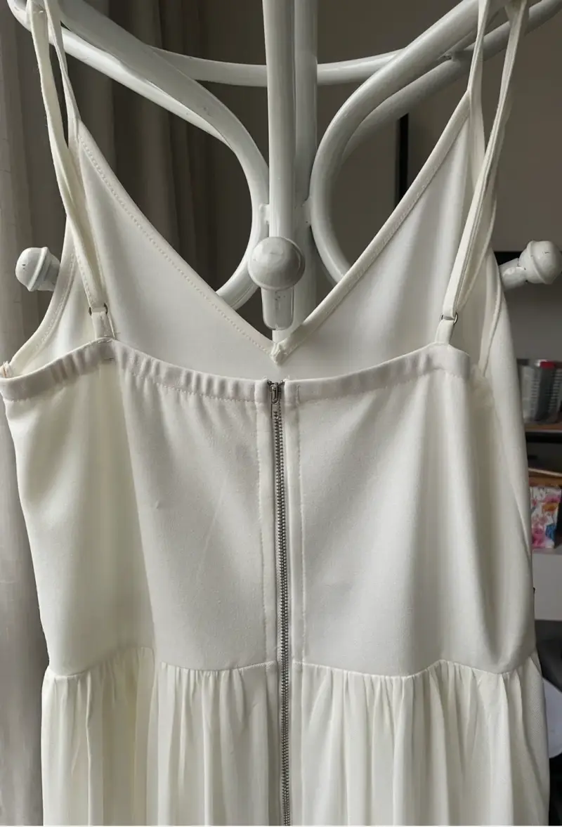 Vestido largo blanco con detalles brillantes - 3
