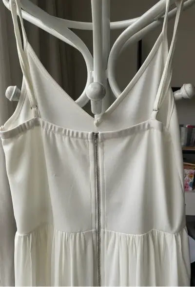 Vestido largo blanco con detalles brillantes - miniatura 3