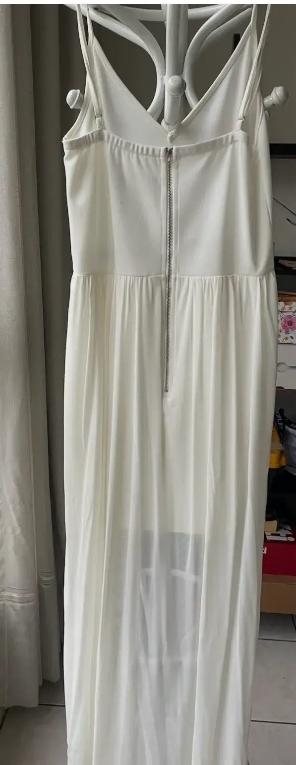 Vestido largo blanco con detalles brillantes - 4