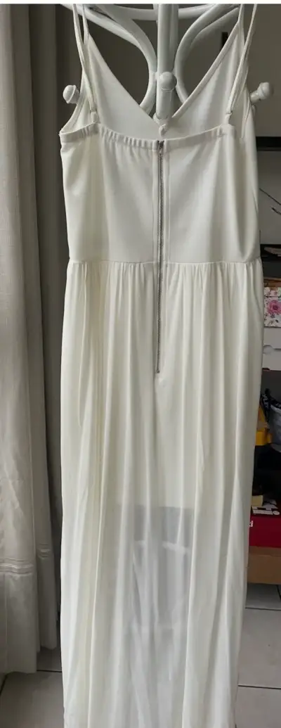Vestido largo blanco con detalles brillantes - miniatura 4