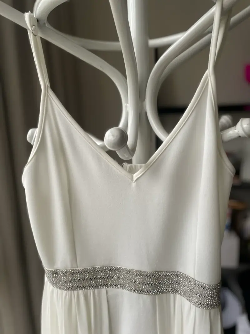 Vestido largo blanco con detalles brillantes - 5