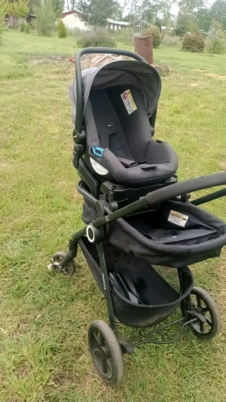 Coche de bebé gris con asiento ajustable - 1