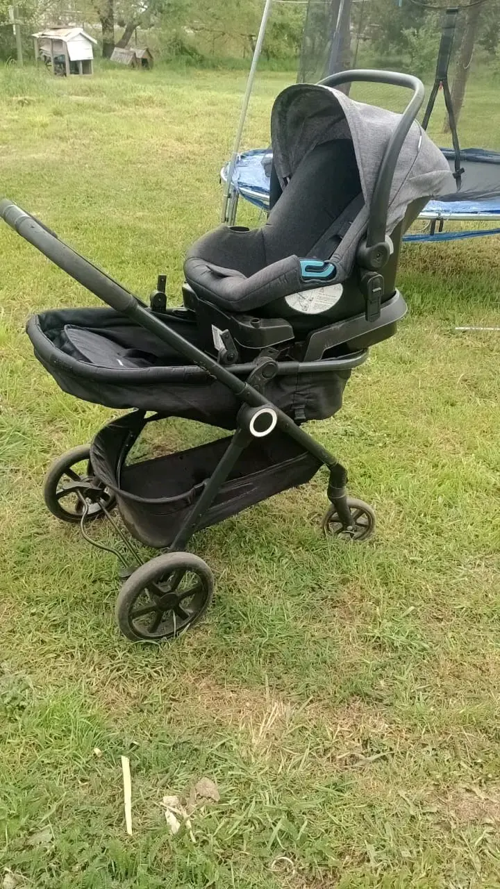 Coche de bebé gris con asiento ajustable - 2