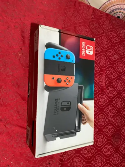Consola Nintendo Switch con Joy-Con Azul y Rojo - miniatura 1