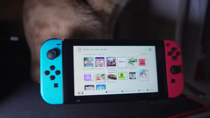 Consola Nintendo Switch con Joy-Con Azul y Rojo - 4