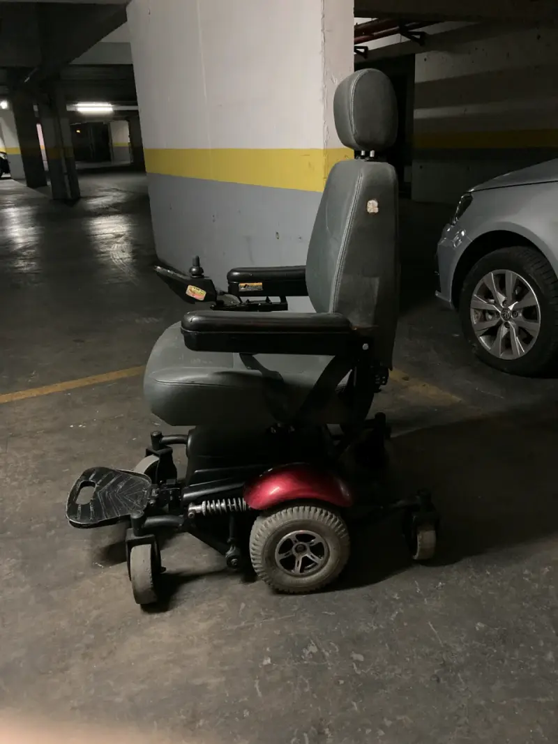 Silla de ruedas eléctrica marca Merits Antivuelcos - 5