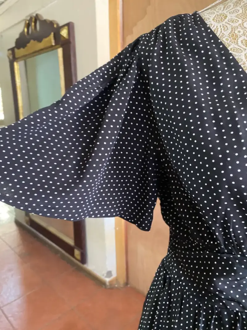 Vestido negro de lunares con botones - 3