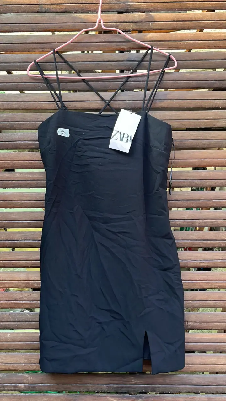 Vestido negro elegante Zara