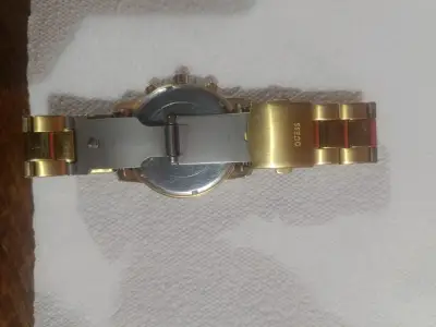 Reloj Guess dorado con pulsera metálica - miniatura 4