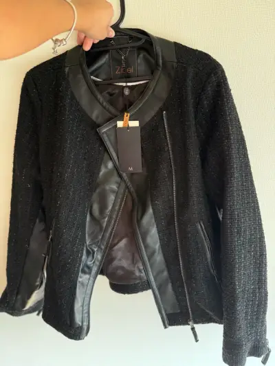 Chaqueta de Mujer Negra con Detalles de Cuero - miniatura 1