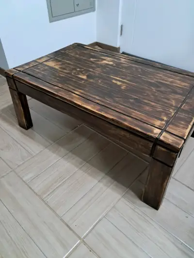 Mesa de centro rústica de madera oscura - miniatura 4