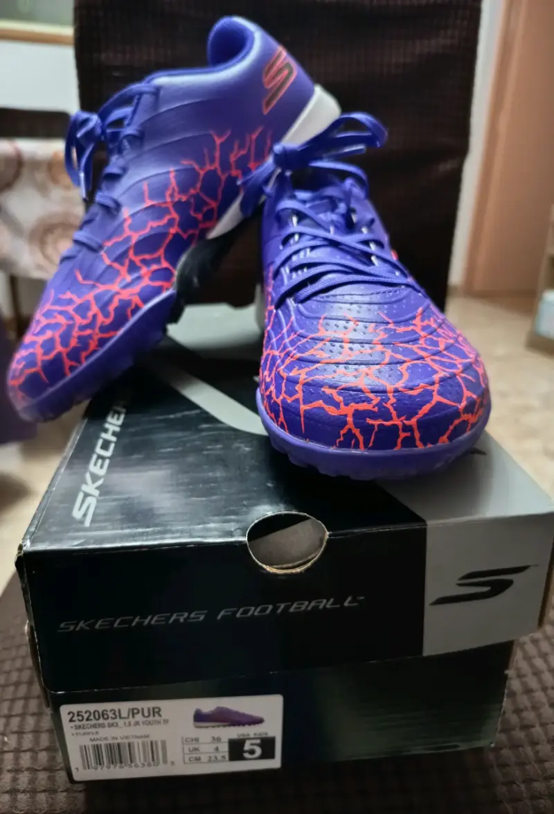 Zapatillas de fútbol Skechers para niño color púrpura