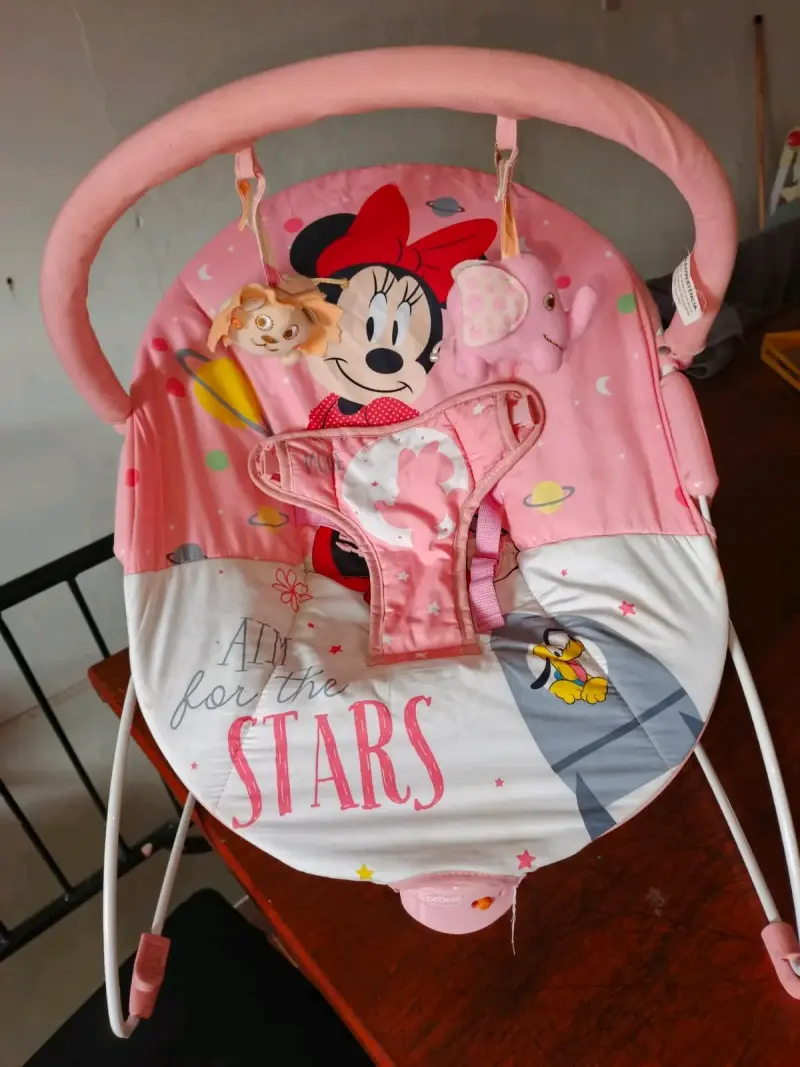 Silla Mecedora Bebesit Minnie Rosa para Bebé