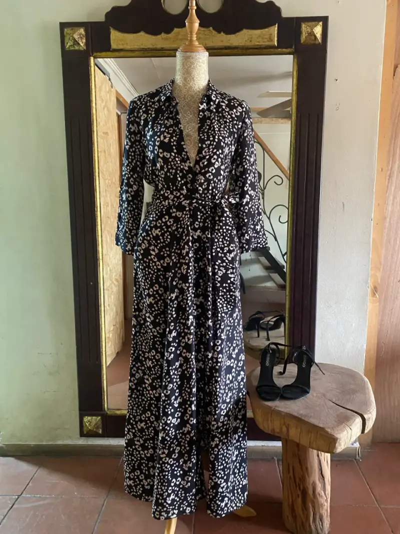 Vestido camisero estampado floral negro y blanco - 2