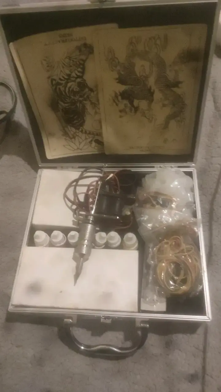 Kit de máquina de tatuaje con accesorios - 1