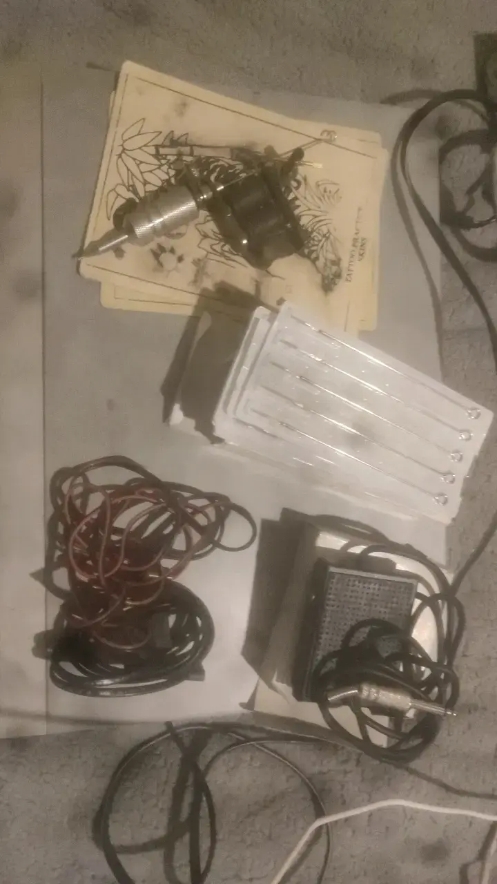 Kit de máquina de tatuaje con accesorios - 2