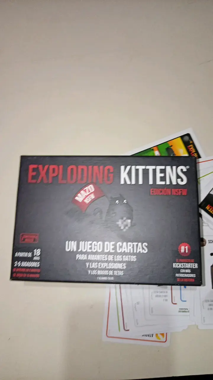 Juego de cartas Exploding Kittens NSFW - 1