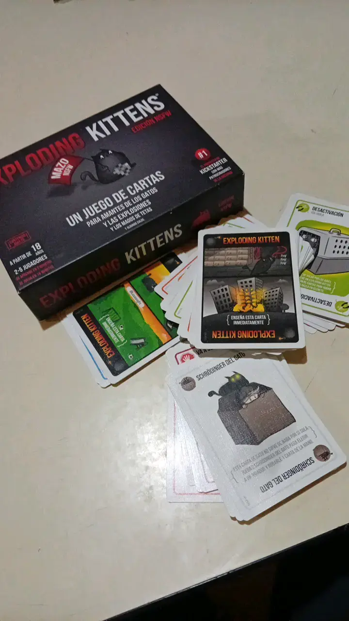 Juego de cartas Exploding Kittens NSFW - 2