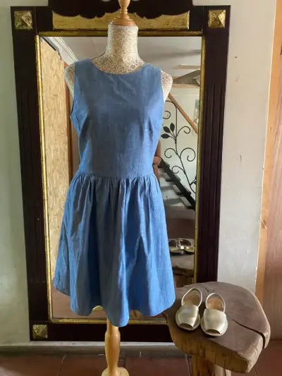 Vestido de mezclilla azul sin mangas - miniatura 1