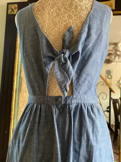 Vestido de mezclilla azul sin mangas - miniatura 4