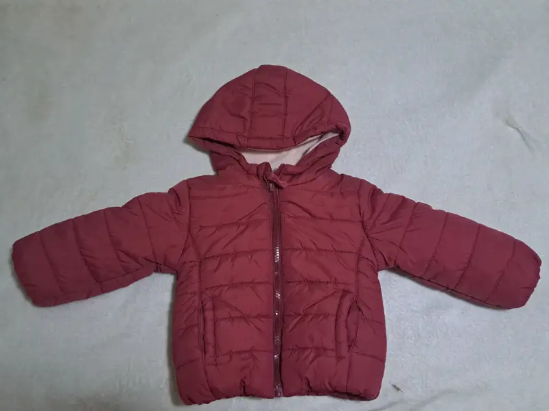 Chaqueta acolchada para bebé color burdeos - 1