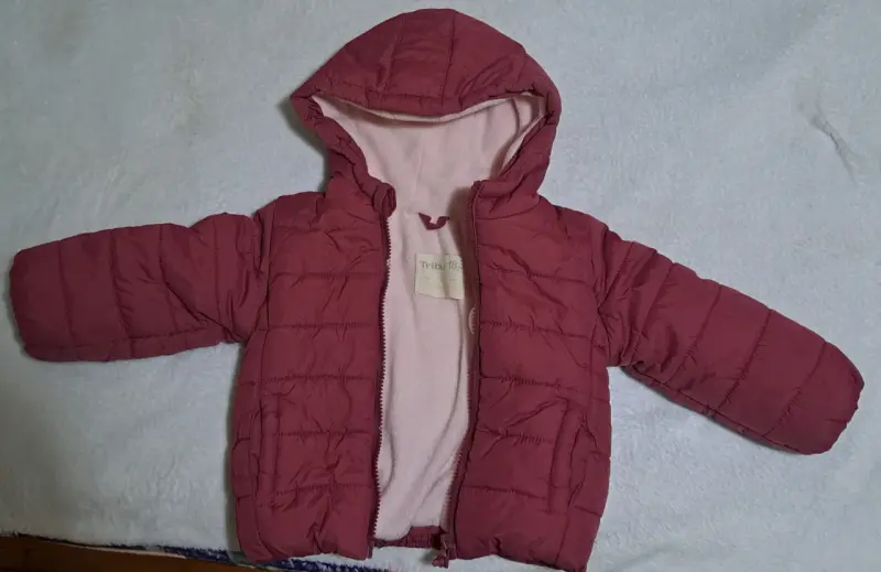 Chaqueta acolchada para bebé color burdeos - 2