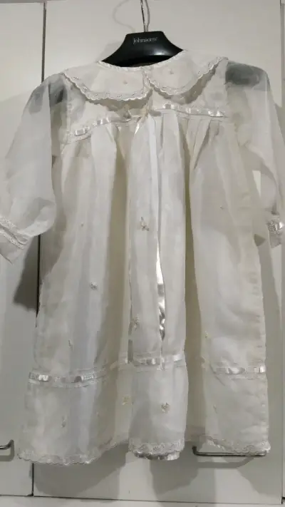 Vestido de bautizo blanco con encaje y lazos - miniatura 1